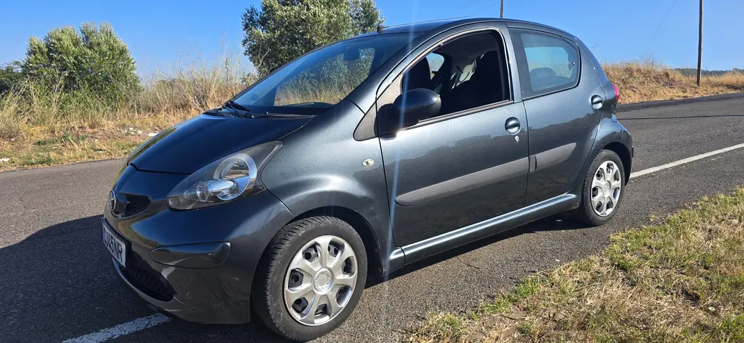 Toyota Aygo 2008 - 4499 EUR, 93400 km - AUTO.MOTO.pt - 93400km - foto 1 de 7