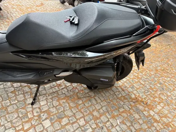 Honda Forza 2024 - 5650 EUR, 15234 km - AUTO.MOTO.pt - 15234km - foto 8 de 13