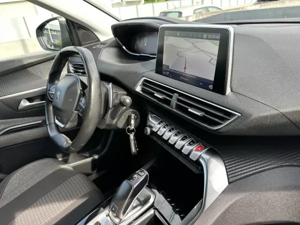 Peugeot 3008 2020 - 14900 EUR, 200000 km - AUTO.MOTO.pt - 200000km - foto 49 de 54