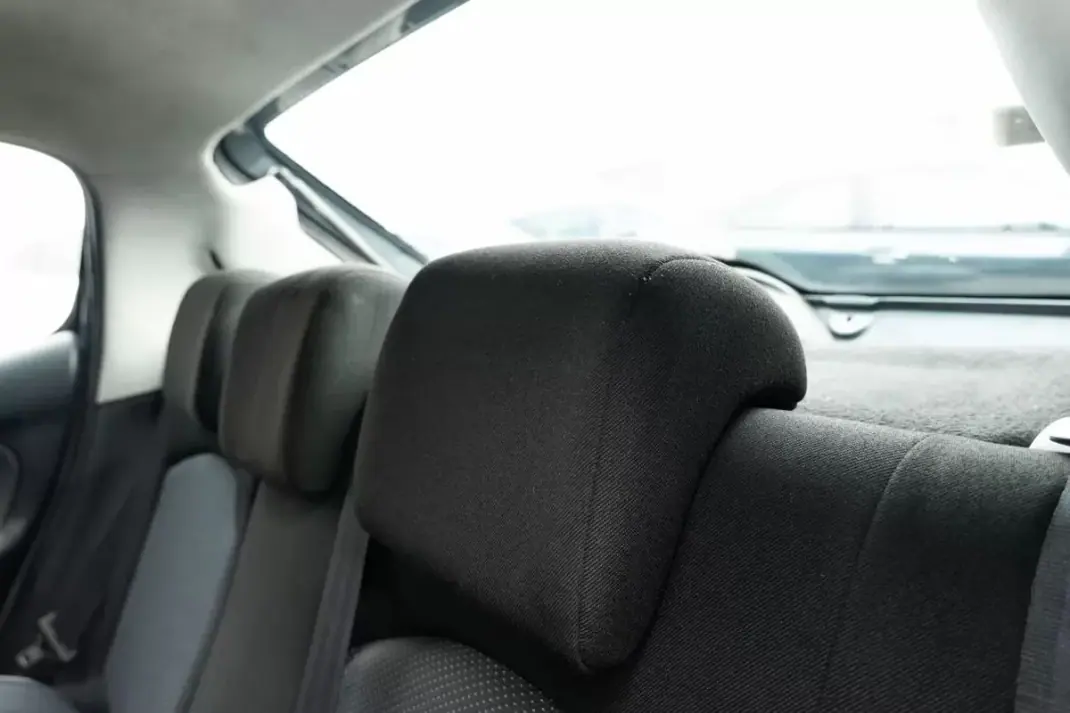 Peugeot 206 2010 - 5850 EUR, 96800 km - AUTO.MOTO.pt - 96800km - foto 10 de 19