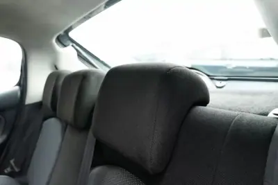 Peugeot 206 2010 - 5850 EUR, 96800 km - AUTO.MOTO.pt - 96800km - foto 10 de 19