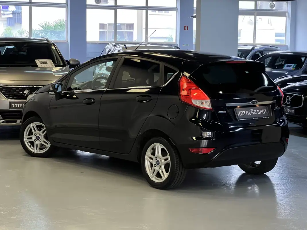 Ford Fiesta 2012 - 6490 EUR, 180000 km - AUTO.MOTO.pt - 180000km - foto 15 de 38