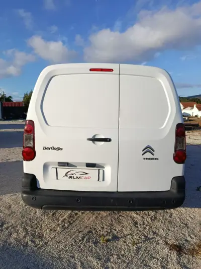Citroën Berlingo 2015 - 8900 EUR, 220000 km - AUTO.MOTO.pt - 220000km - foto 3 de 7