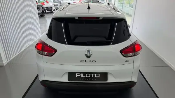 Renault Clio Sport Tourer 2013 - 9990 EUR, 167795 km - AUTO.MOTO.pt - 167795km - foto 8 de 26