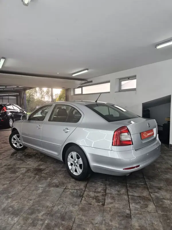 Skoda Octavia 2012 - 9350 EUR, 284108 km - AUTO.MOTO.pt - 284108km - foto 7 de 26