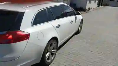 Opel Insignia 2011 - 6500 EUR, 225000 km - 225000km - foto 3 de 10