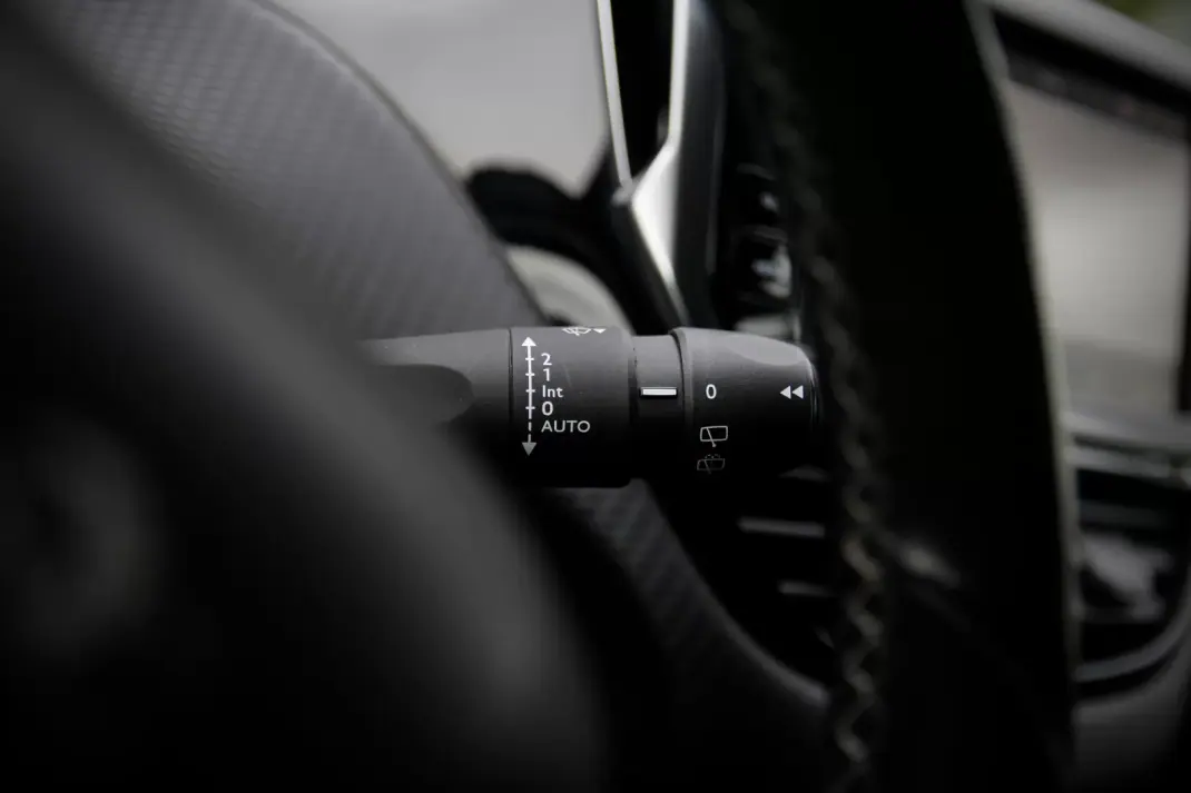 Peugeot 2008 2017 - 12900 EUR, 100000 km - AUTO.MOTO.pt - 100000km - foto 23 de 27