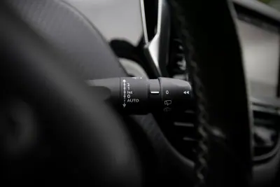 Peugeot 2008 2017 - 12900 EUR, 100000 km - AUTO.MOTO.pt - 100000km - foto 23 de 27