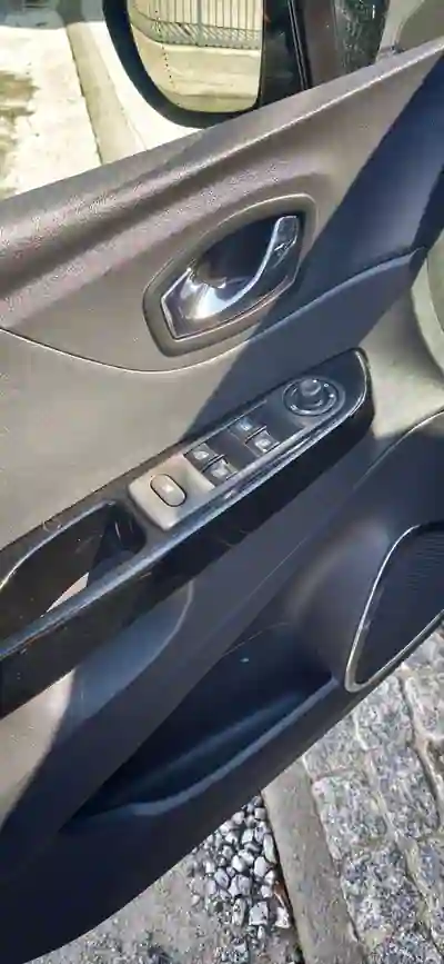 Renault Captur 2016 - 11500 EUR, 134000 km - 134000km - foto 6 de 7