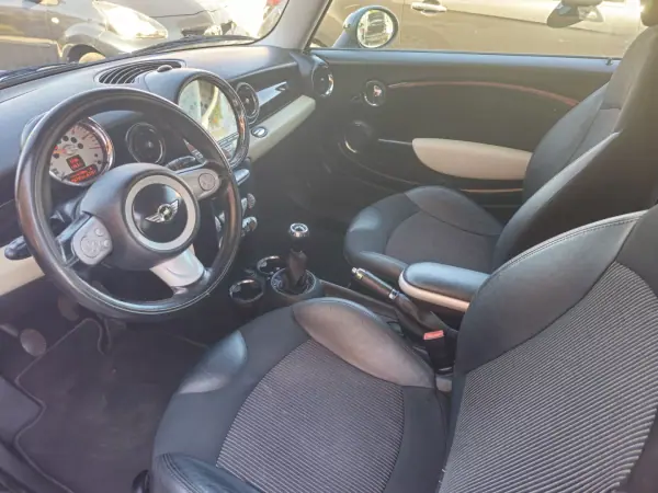 MINI Clubman 2010 - 7990 EUR, 154000 km - AUTO.MOTO.pt - 154000km - foto 7 de 11