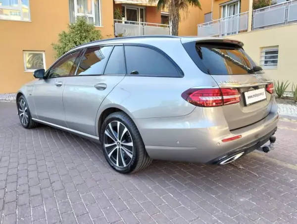 Mercedes-Benz E 300 2020 - 29780 EUR, 125000 km - AUTO.MOTO.pt - 125000km - foto 8 de 15