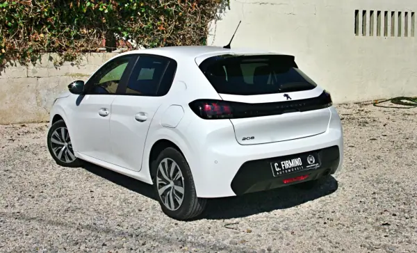 Peugeot 208 2023 - 19600 EUR, 38157 km - AUTO.MOTO.pt - 38157km - foto 11 de 32