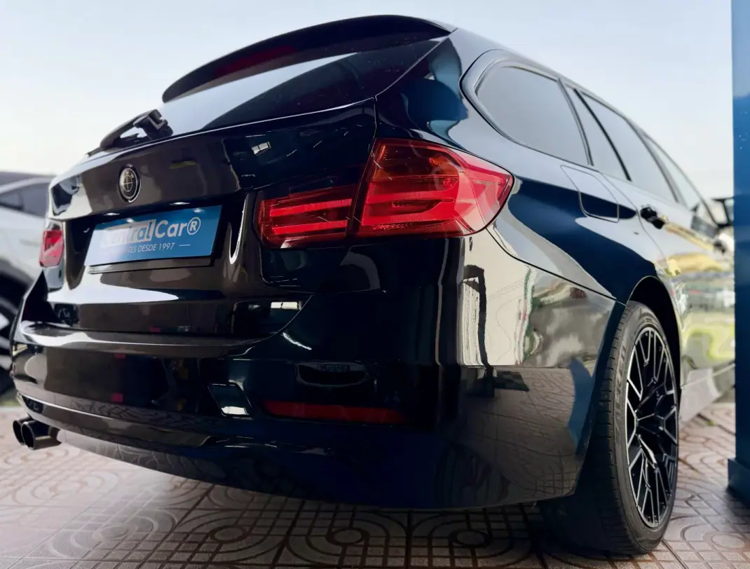 BMW 318 2013 - 15950 EUR, 229000 km - AUTO.MOTO.pt - 229000km - foto 11 de 27