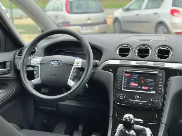 Ford S-Max 2012 - 9750 EUR, 246285 km - AUTO.MOTO.pt - 246285km - foto 11 de 17