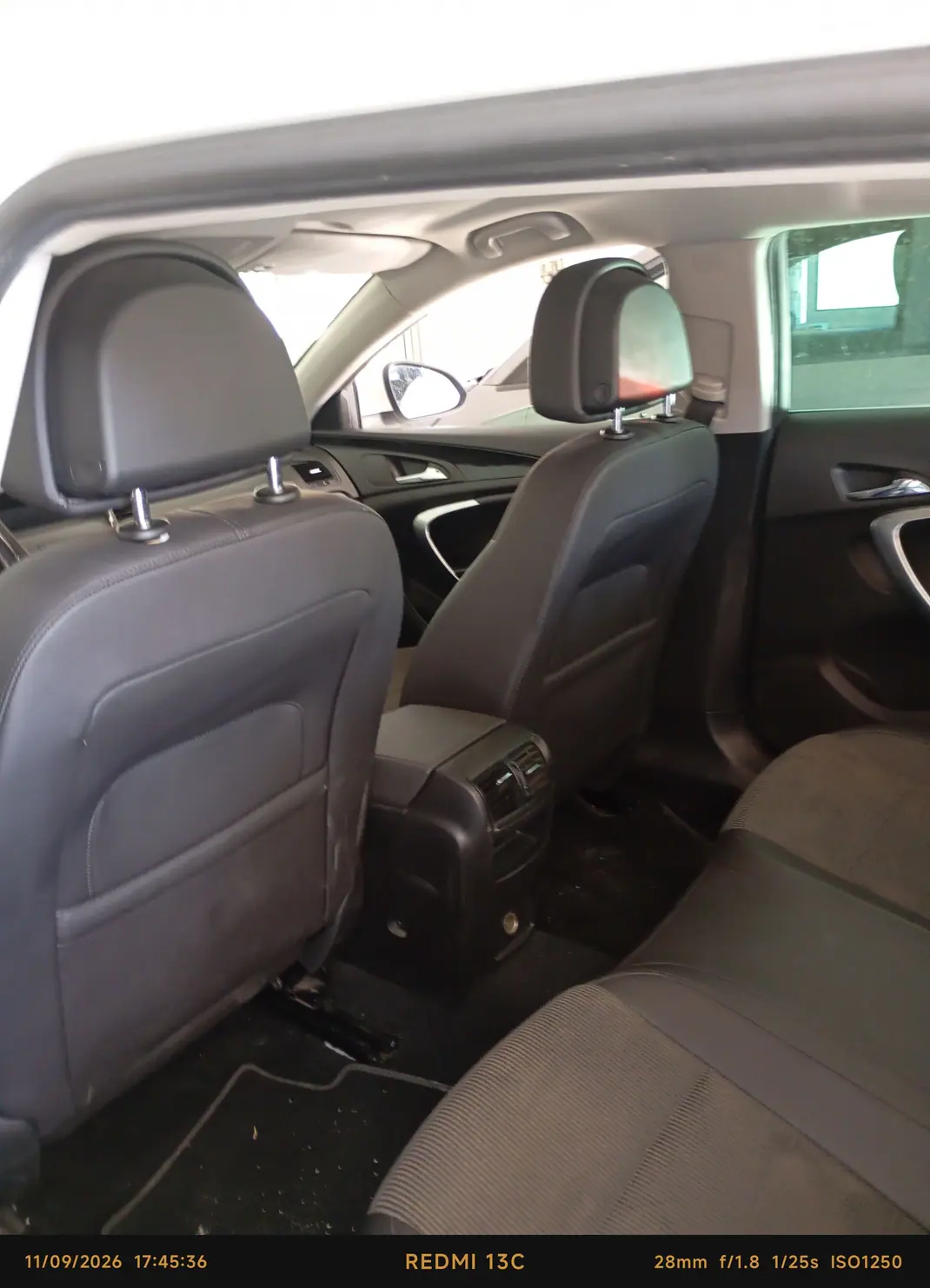 Opel Insignia 2011 - 6500 EUR, 225000 km - 225000km - foto 7 de 10