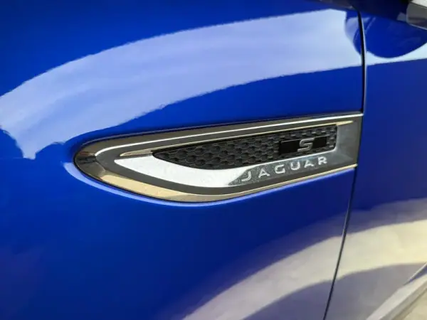 Jaguar E-Pace 2018 - 27990 EUR, 120110 km - AUTO.MOTO.pt - 120110km - foto 8 de 32
