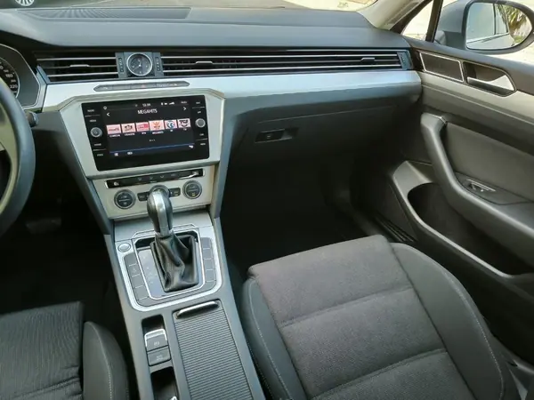 Volkswagen Passat 2019 - 19950 EUR, 155079 km - AUTO.MOTO.pt - 155079km - foto 27 de 60