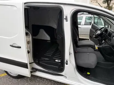 Citroën Berlingo 2015 - 8900 EUR, 221000 km - AUTO.MOTO.pt - 221000km - foto 21 de 29