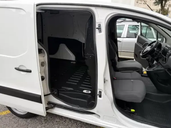 Citroën Berlingo 2015 - 7900 EUR, 221000 km - AUTO.MOTO.pt - 221000km - foto 21 de 29
