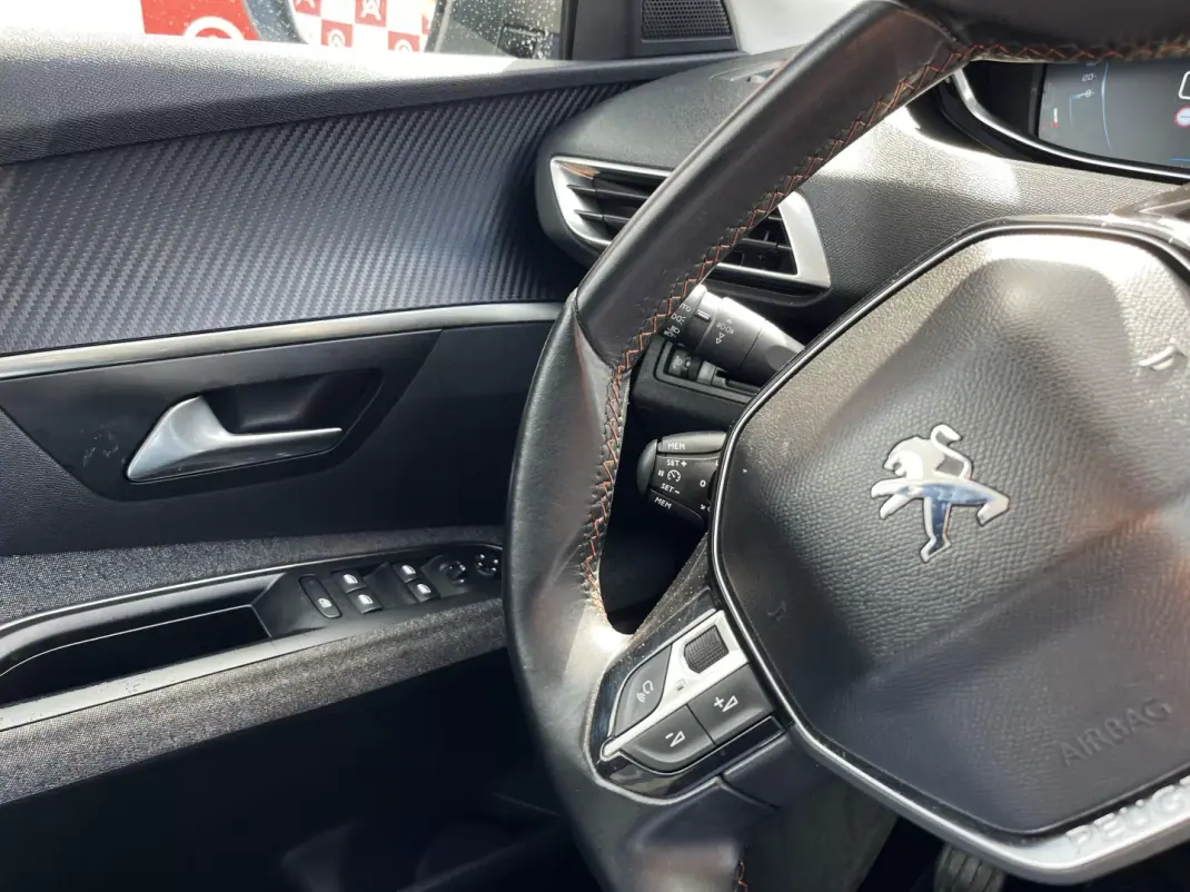 Peugeot 3008 2016 - 15990 EUR, 136300 km - AUTO.MOTO.pt - 136300km - foto 5 de 20