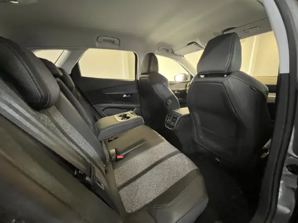 Peugeot 3008 2019 - 12990 EUR, 115000 km - AUTO.MOTO.pt - 115000km - foto 12 de 43
