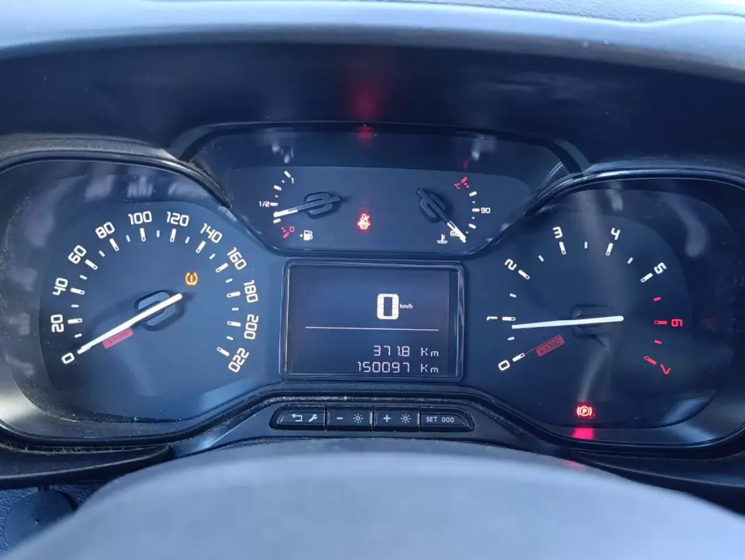 Citroën 2021 - 13900 EUR, 149852 km - 149852km - foto 3 de 11