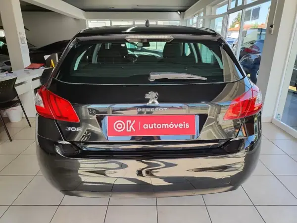 Peugeot 308 2014 - 9450 EUR, 199000 km - AUTO.MOTO.pt - 199000km - foto 9 de 32