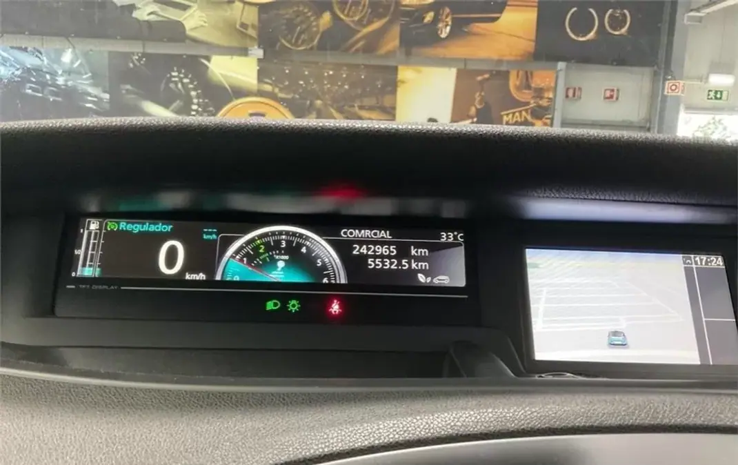 Renault Scénic 2012 - 6950 EUR, 243000 km - AUTO.MOTO.pt - 243000km - foto 10 de 13