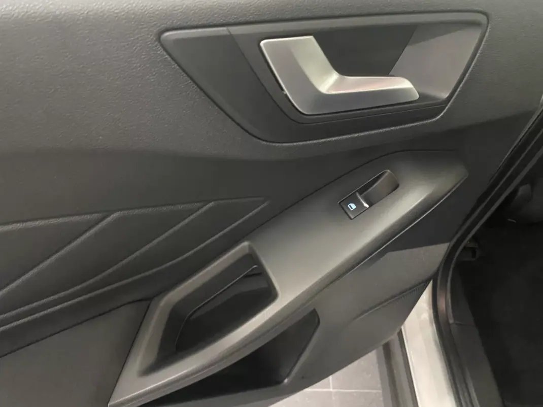 Ford Focus SW 2019 - 12600 EUR, 156868 km - AUTO.MOTO.pt - 156868km - foto 26 de 34