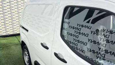 Opel COMBO 2022 - 14900 EUR, 136000 km - AUTO.MOTO.pt - 136000km - foto 11 de 12