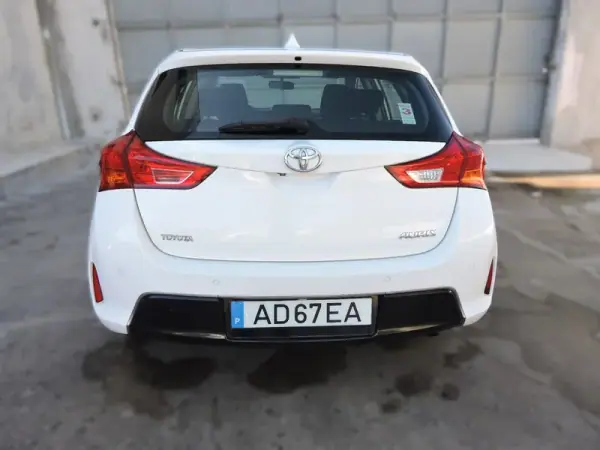 Toyota Auris 2015 - 12750 EUR, 141331 km - AUTO.MOTO.pt - 141331km - foto 4 de 15