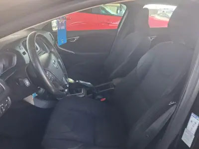 Volvo V40 2012 - 6900 EUR, 250000 km - AUTO.MOTO.pt - 250000km - foto 10 de 13