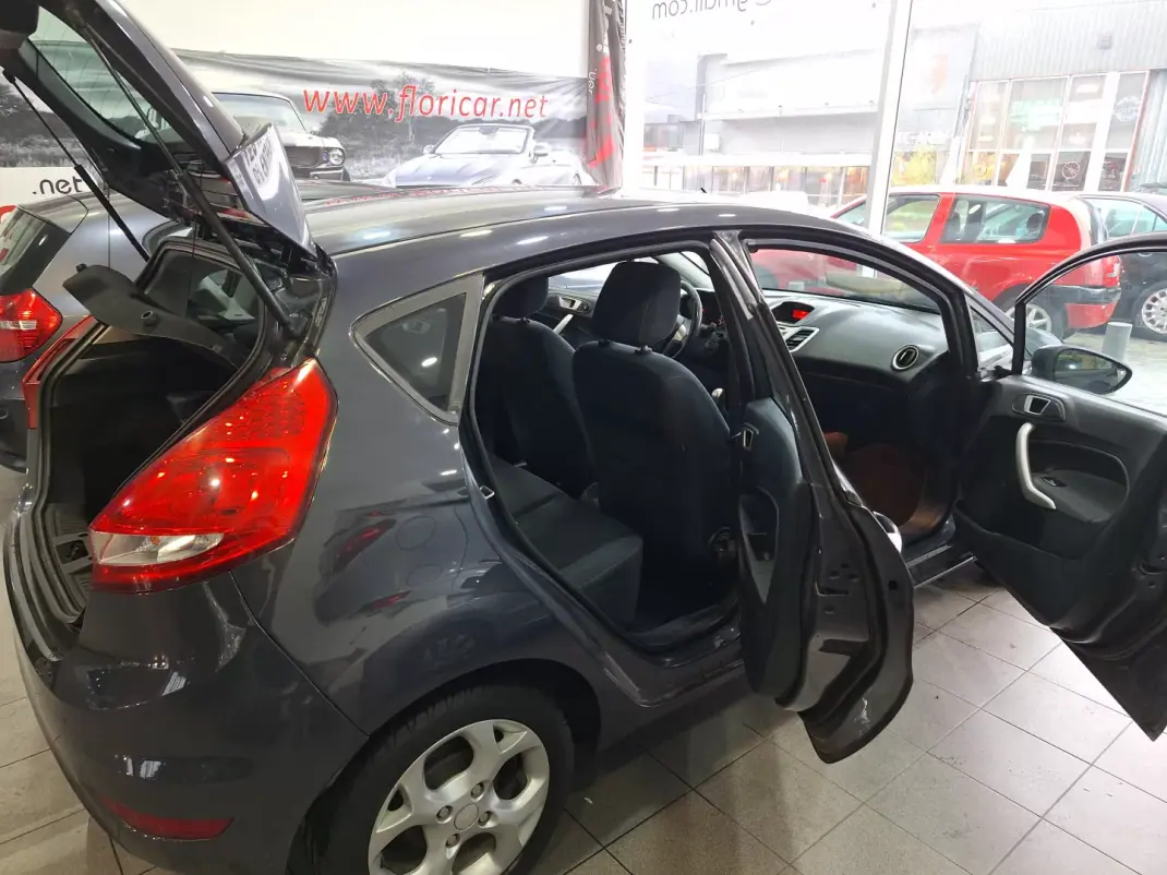 Ford Fiesta 2012 - 6900 EUR, 163718 km - AUTO.MOTO.pt - 163718km - foto 20 de 24