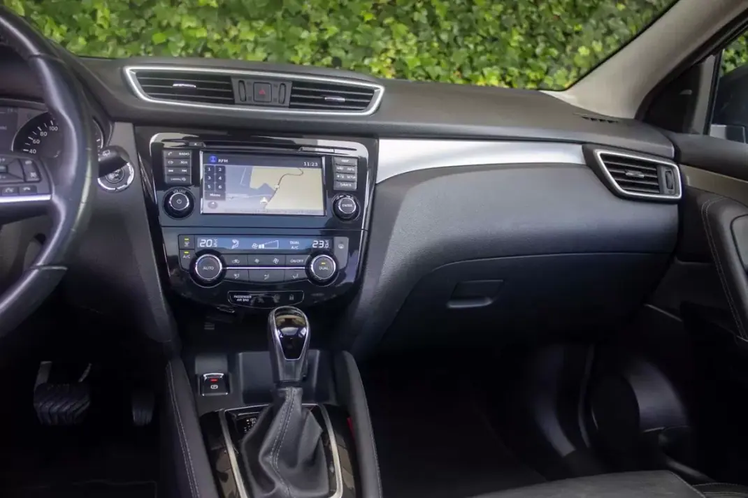 Nissan Qashqai 2017 - 17500 EUR, 127700 km - AUTO.MOTO.pt - 127700km - foto 17 de 20