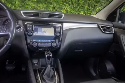 Nissan Qashqai 2017 - 17500 EUR, 127700 km - AUTO.MOTO.pt - 127700km - foto 17 de 20