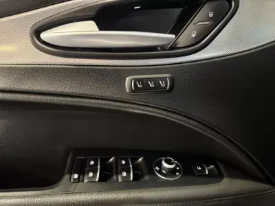 Alfa Romeo Stelvio 2017 - 22900 EUR, 215900 km - AUTO.MOTO.pt - 215900km - foto 57 de 60