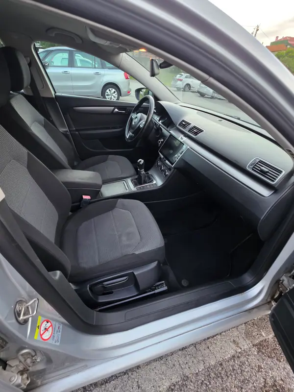 Volkswagen Passat Variant 2011 - 5999 EUR, 264000 km - 264000km - foto 10 de 12