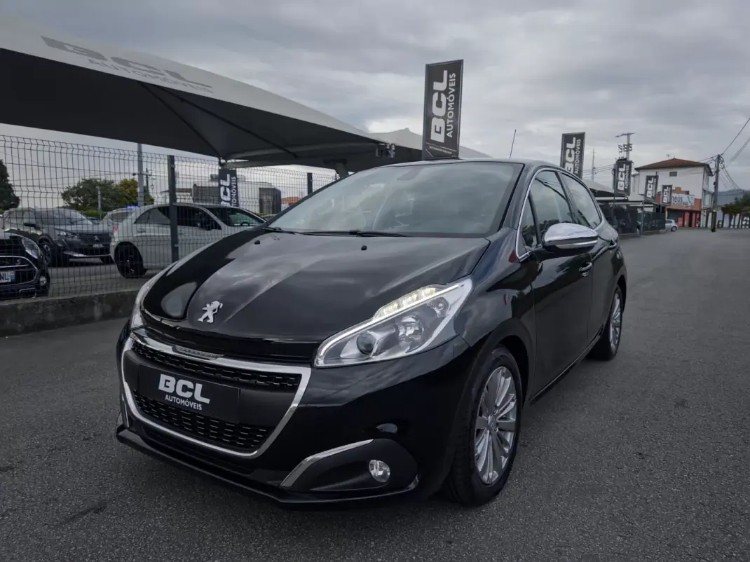 Peugeot 208 2018 - 10990 EUR, 181000 km - AUTO.MOTO.pt - 181000km - foto 3 de 38