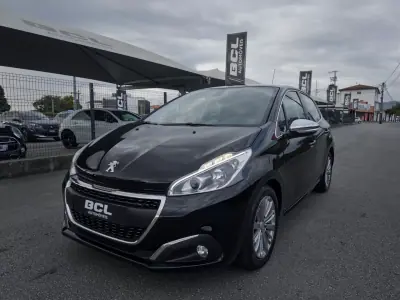 Peugeot 208 2018 - 10990 EUR, 181000 km - AUTO.MOTO.pt - 181000km - foto 3 de 38