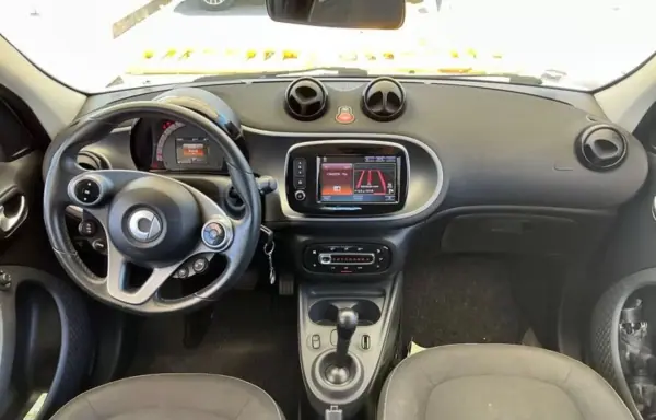 Smart ForFour 2018 - 12480 EUR, 85000 km - 85000km - foto 2 de 7