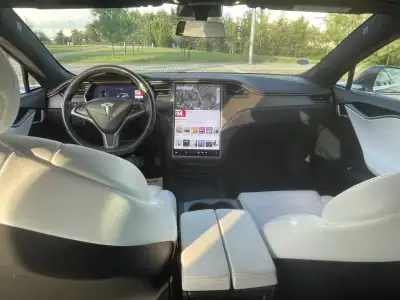 Tesla Model S 2018 - 37900 EUR, 131000 km - AUTO.MOTO.pt - 131000km - foto 4 de 11