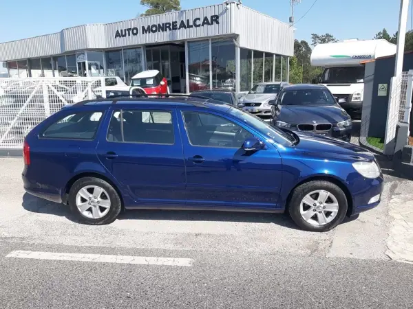 Skoda Octavia Break 2010 - 5900 EUR, 183792 km - AUTO.MOTO.pt - 183792km - foto 3 de 35