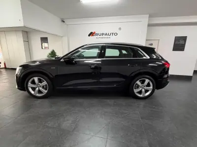 Audi e-tron 2019 - 27990 EUR, 113000 km - AUTO.MOTO.pt - 113000km - foto 3 de 35