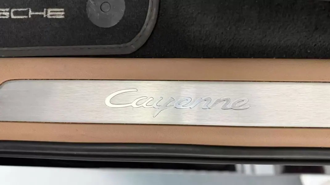 Porsche Cayenne 2019 - 59990 EUR, 87906 km - 87906km - foto 26 de 33