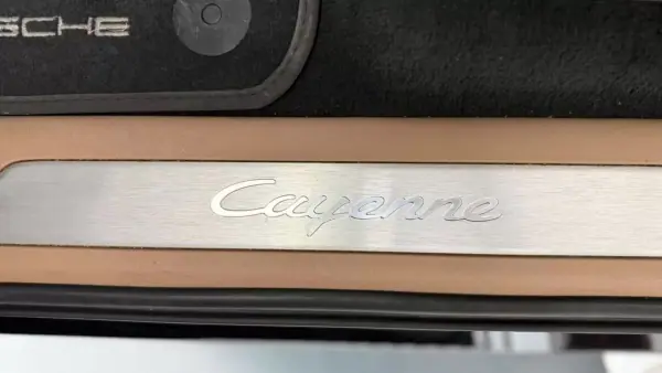 Porsche Cayenne 2019 - 59990 EUR, 87906 km - AUTO.MOTO.pt - 87906km - foto 26 de 33