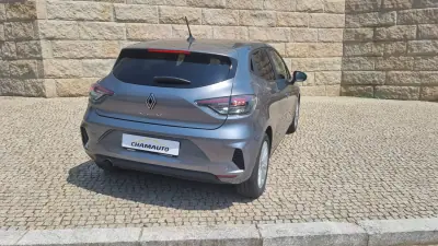 Renault Clio 2023 - 19490 EUR, 16500 km - 16500km - foto 5 de 18