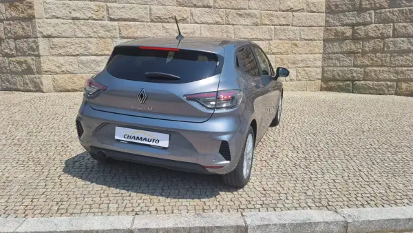 Renault Clio 2023 - 19490 EUR, 16500 km - 16500km - foto 5 de 18
