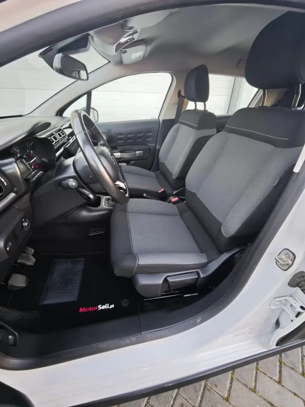 Citroën C3 2021 - 13700 EUR, 69000 km - AUTO.MOTO.pt - 69000km - foto 4 de 11