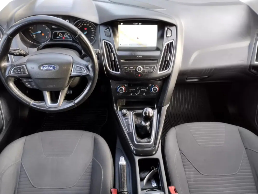 Ford Focus 2018 - 9999 EUR, 160000 km - AUTO.MOTO.pt - 160000km - foto 20 de 30