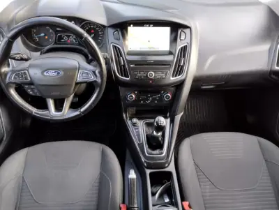 Ford Focus 2018 - 9999 EUR, 160000 km - AUTO.MOTO.pt - 160000km - foto 20 de 30